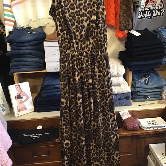 Plus size romper with pockets - Picture 5 of 6